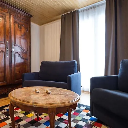 Hotel & Llop Gris